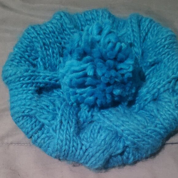 Winter BERRET HAT New no tags - Picture 1 of 7